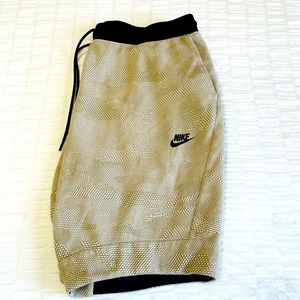 Nike Mens Tech Fleece shorts XL, Tan/Beige. Used